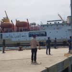 kapal muat penumpang di sumba