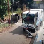 mobil sapu jalan di dewan