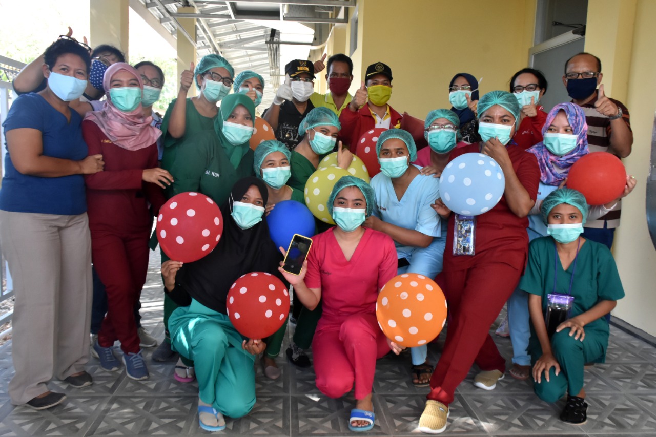 RSUD S. K. Lerik Sembuhkan Satu Pasien Positif Covid-19 1 perawat sk lerik