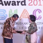 012850300_1513302045-20171214-Nurdin-Abdullah-dan-Heru-Pambudi-Raih-Bung-Hatta-Award-Herman-1 012850300 1513302045 20171214 Nurdin Abdullah dan Heru Pambudi Raih Bung Hatta Award Herman 1