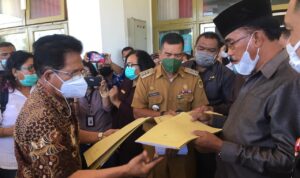 lurah mengadu ke dewan