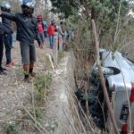 mobil terbalik mobil terbalik