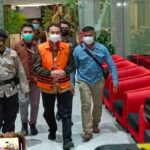 resmi-tersangka-azis-syamsuddin-langsung-ditahan-di-rutan-polres-jaksel-bvb resmi tersangka azis syamsuddin langsung ditahan di rutan polres jaksel bvb