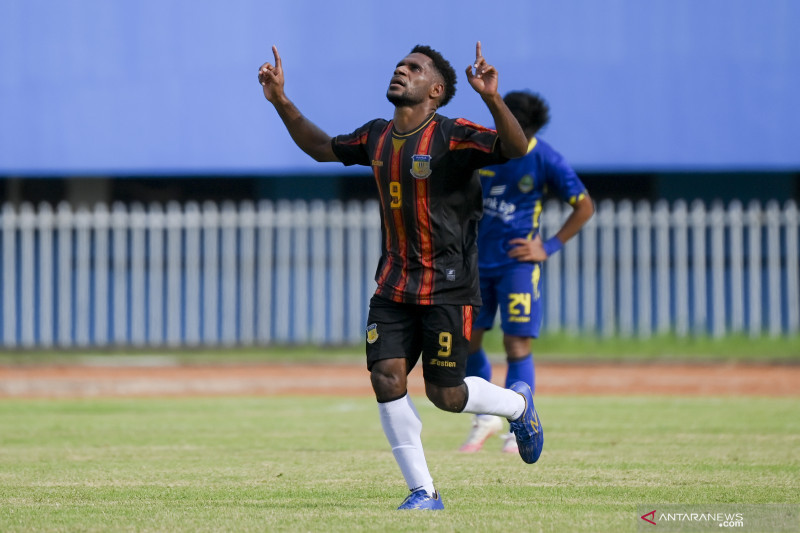 antarafoto sepak bola papua vs jawa barat 27092021 lmo 4