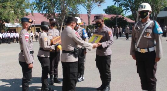 pecat polisi