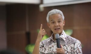 ganjar pranowo di bawah bayang bayang puan maharani hot issue