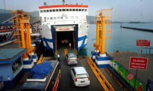 some cars are on a queue to enter ferry 120814211021 202