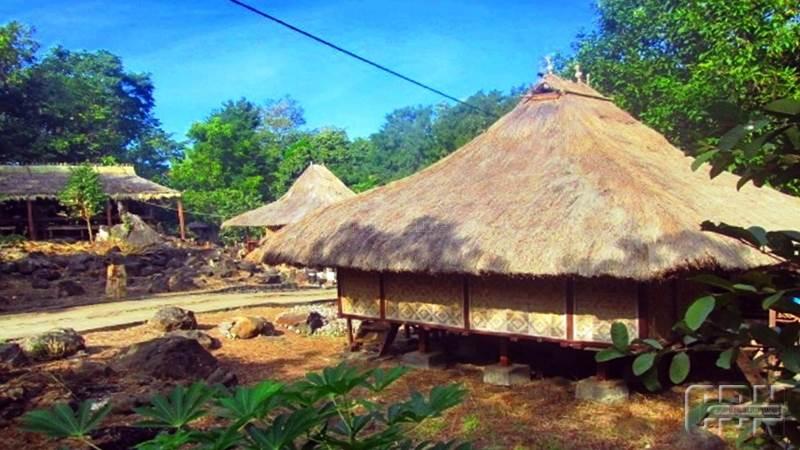 Daftar Pemenang API Award 2021, NTT Raih Juara 1 di Tiga Kategori 2 Rumh adat di Kamoung Adat Desa Lewokluok 2