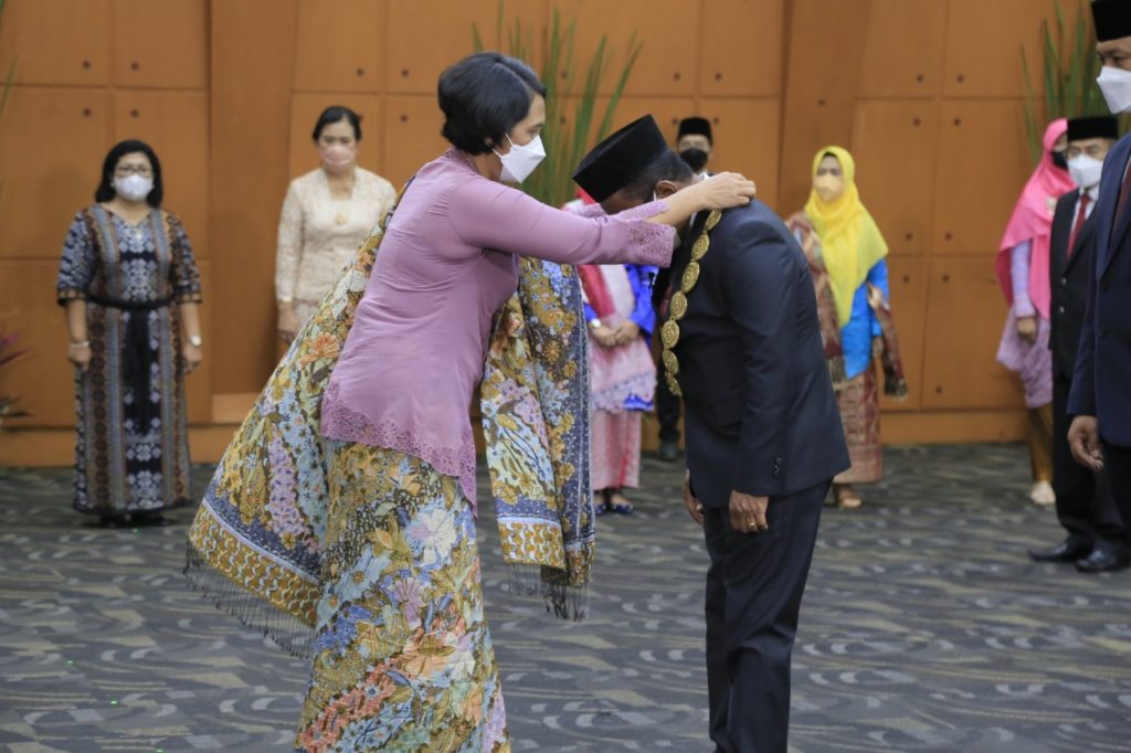 rektor baru 1