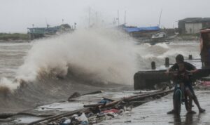 waspada gelombang tinggi di banten antarafoto ratio 16x9 1