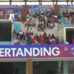 penonton di tribun