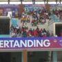 penonton di tribun
