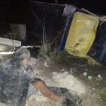 truk terbalik di sumba