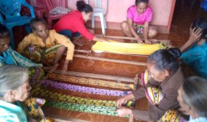 kelompok tenun kelompok tenun