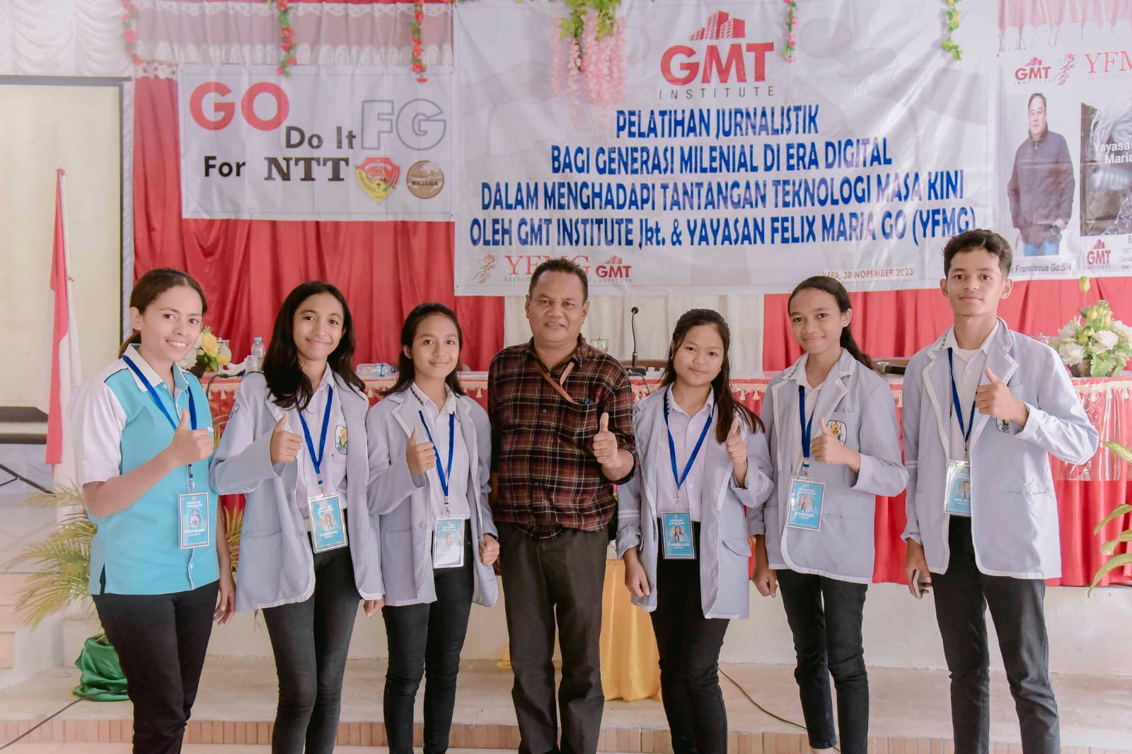 bersama anak SMA Katolik Kefa