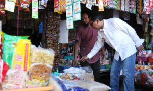Pj di Pasar SoE Pj di Pasar SoE