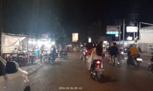 pedagang di pinggir jalan pedagang di pinggir jalan